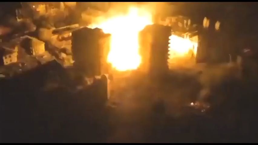 Video: Velký výbuch v Bachmutu. Ukrajinci chtěli Rusům zabránit ve výhledu